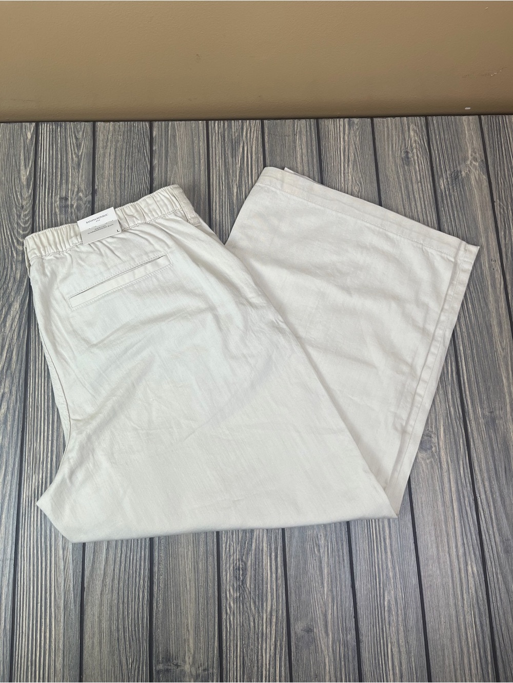NEW Banana Republic 100% Cotton Wide Leg Summerweight Jean Size Lg